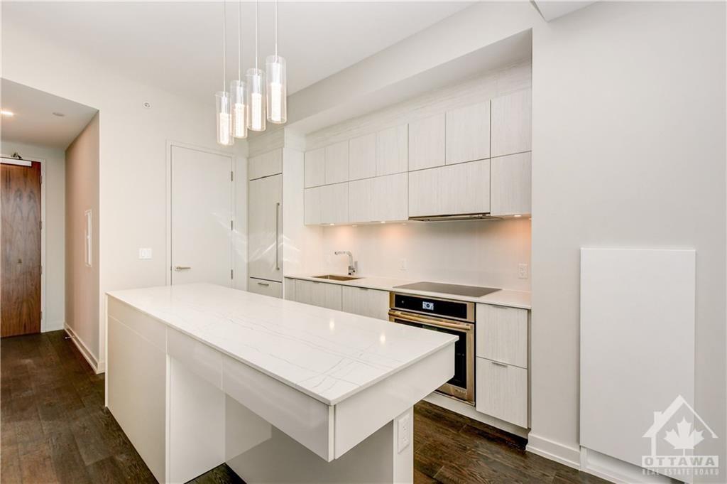 101 QUEEN Street, #1601