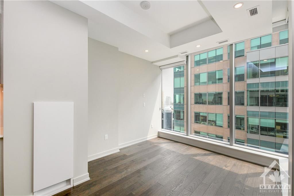 101 QUEEN Street, #1601
