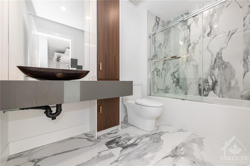 375 MADISON Avenue, #B