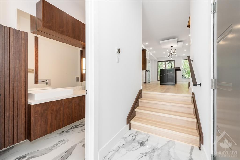 375 MADISON Avenue, #B