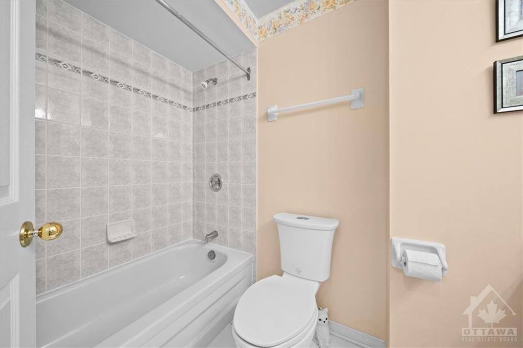 5 RIVER OAKS Court