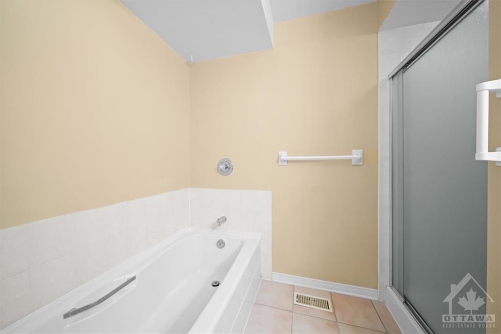 5 RIVER OAKS Court