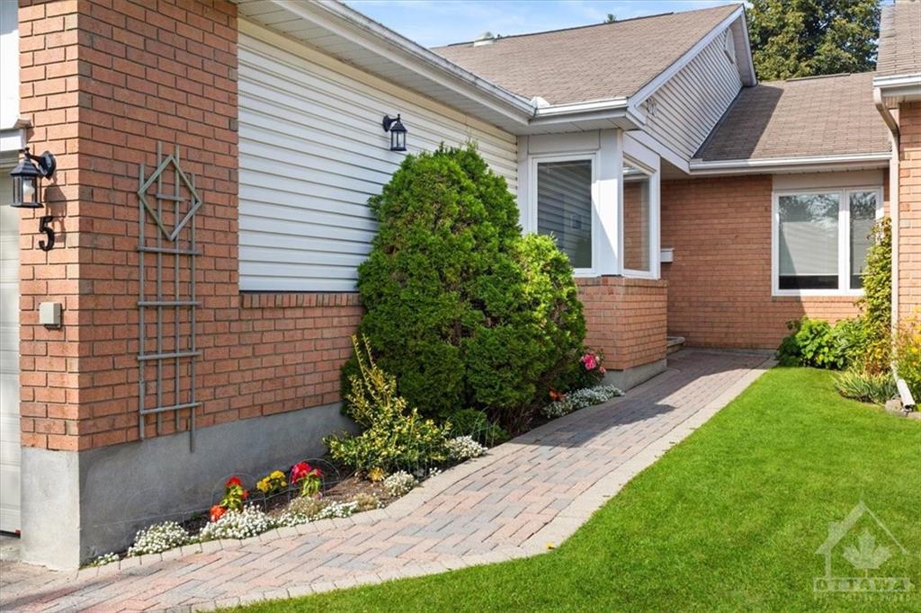 5 RIVER OAKS Court