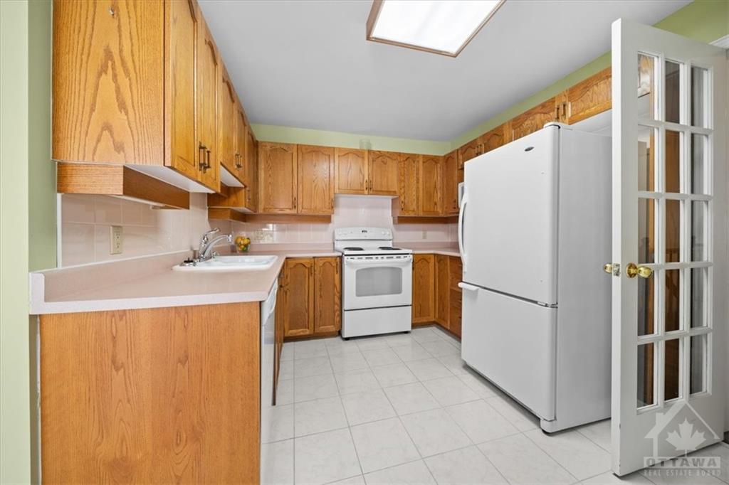 5 RIVER OAKS Court