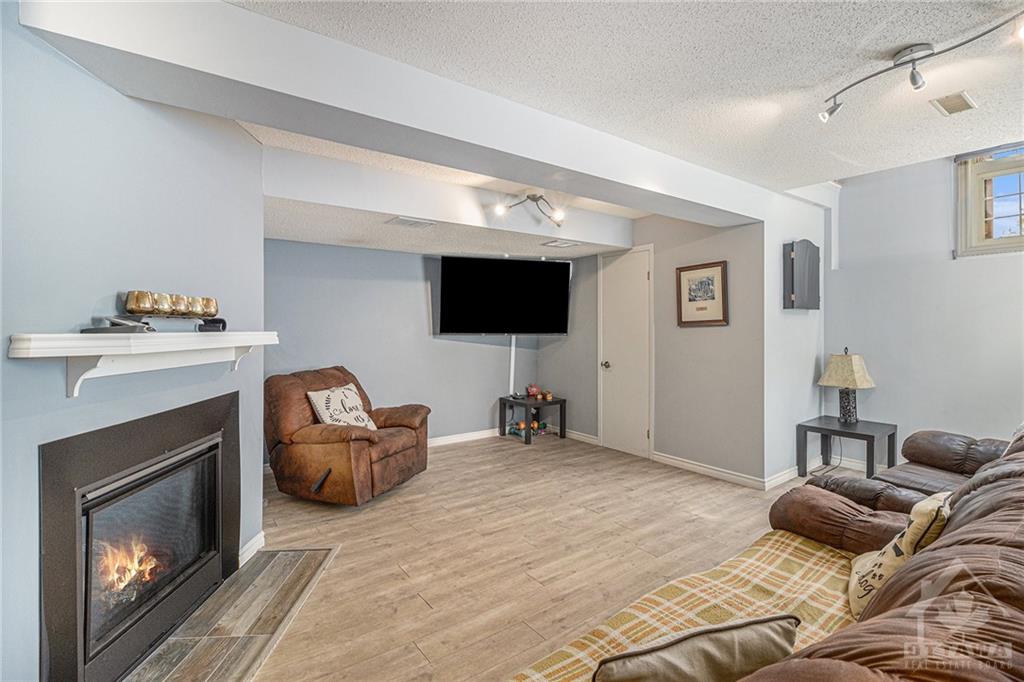 1523 BRIARFIELD Crescent