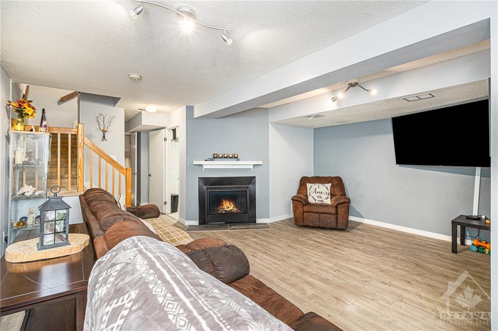 1523 BRIARFIELD Crescent