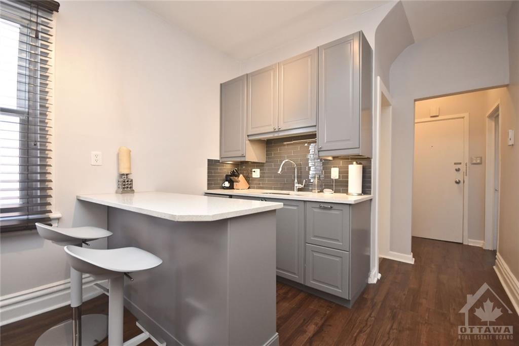 69 MELROSE Avenue, #1