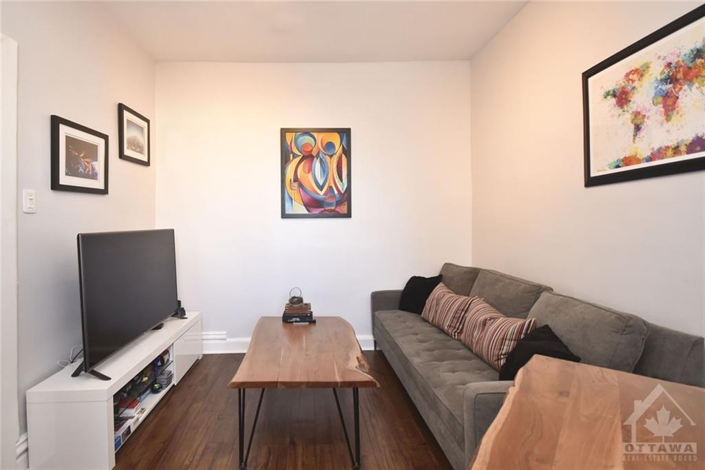 69 MELROSE Avenue, #1