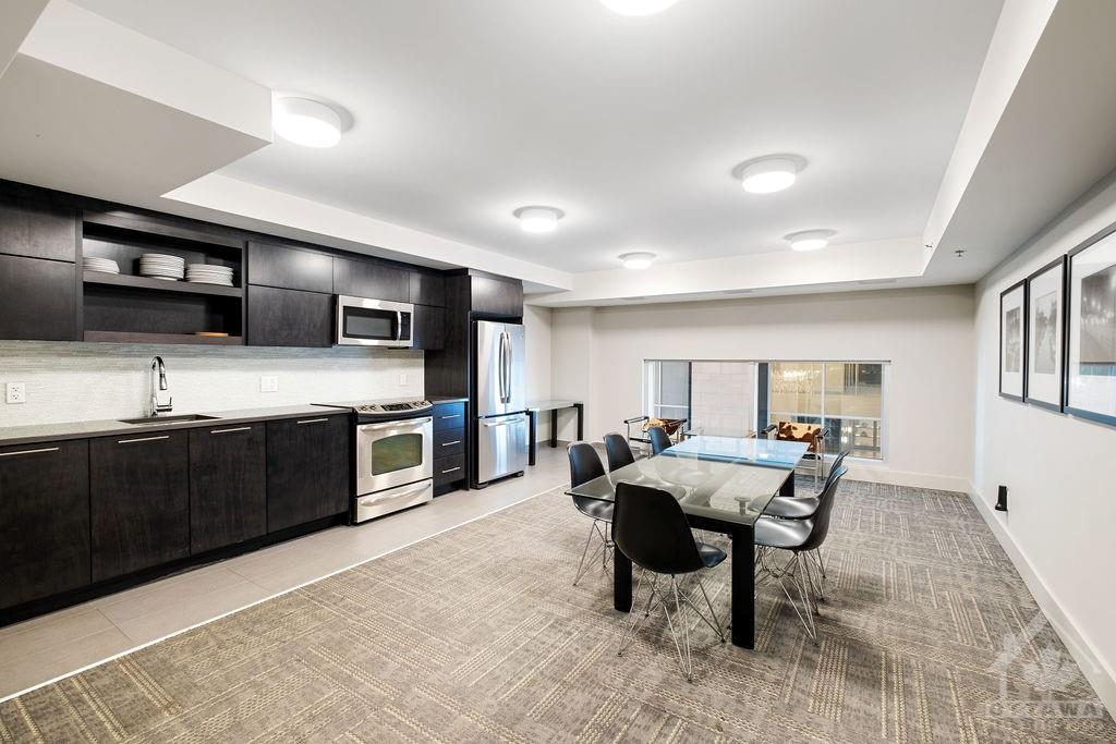 98 RICHMOND Road, #607