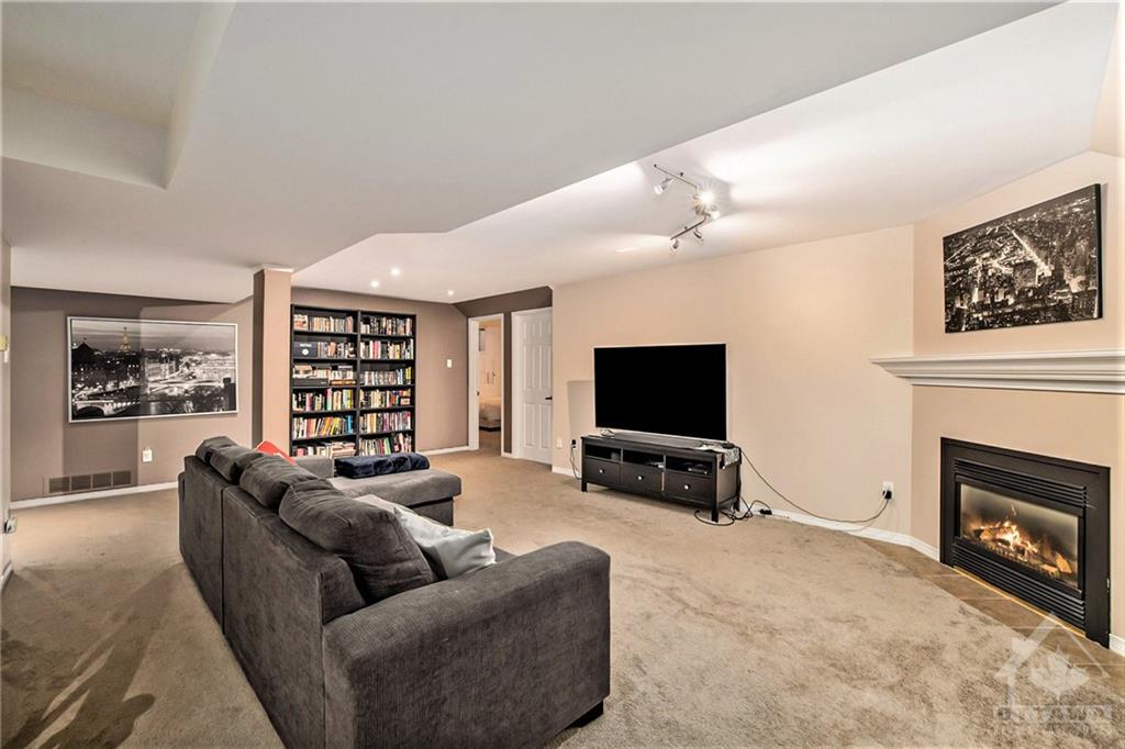 43 PARKLANDS Avenue