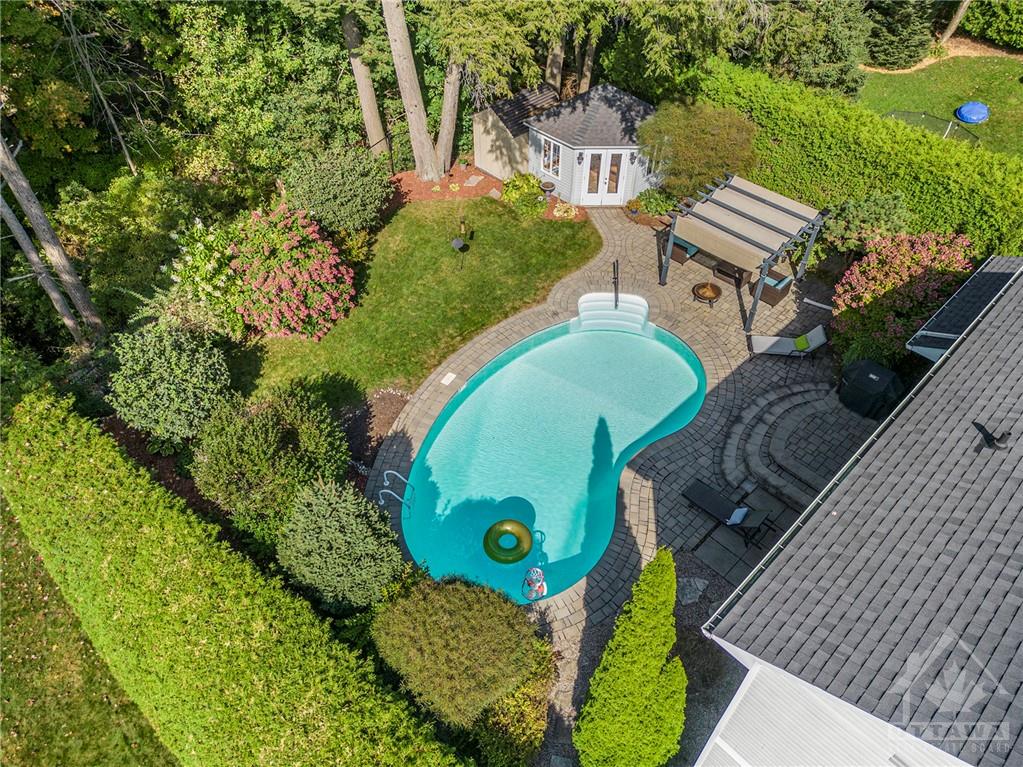43 PARKLANDS Avenue