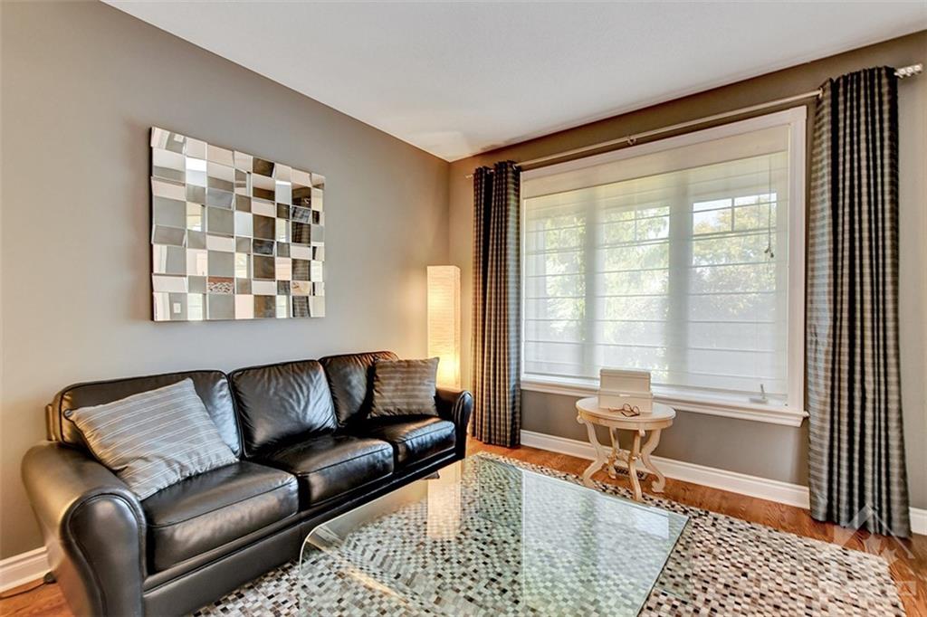 375 RIDGESIDE FARM Drive