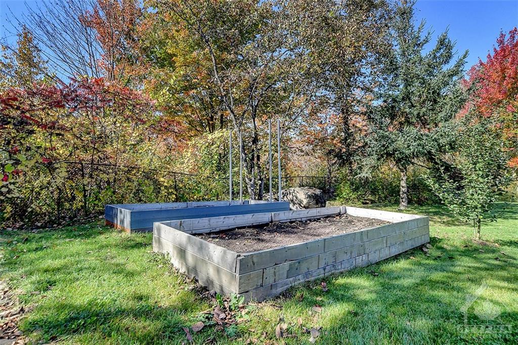 375 RIDGESIDE FARM Drive