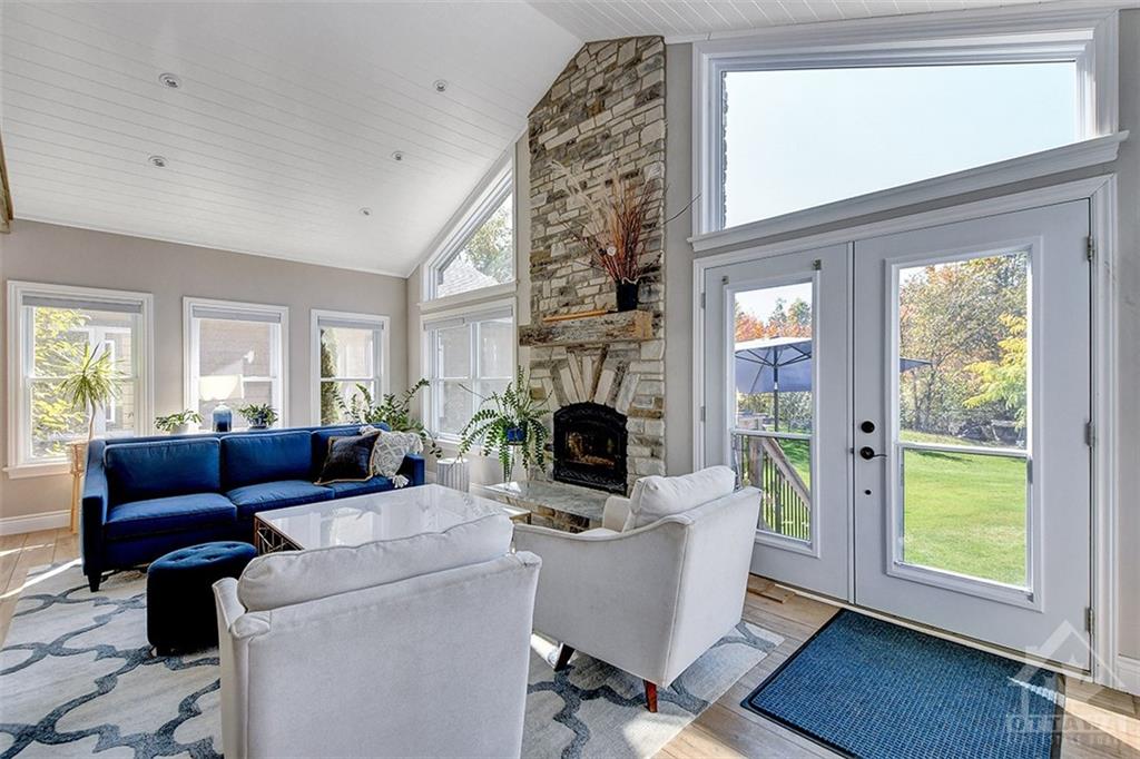 375 RIDGESIDE FARM Drive