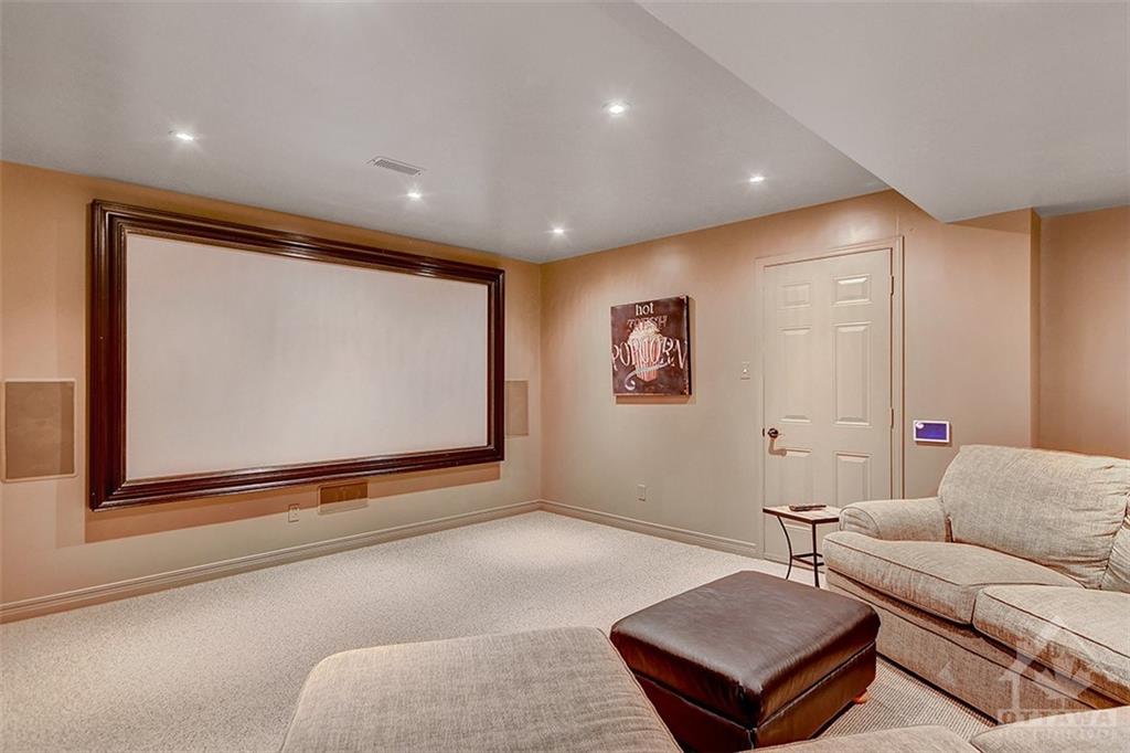 375 RIDGESIDE FARM Drive