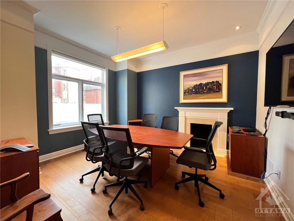 302 WAVERLEY Street W, #8