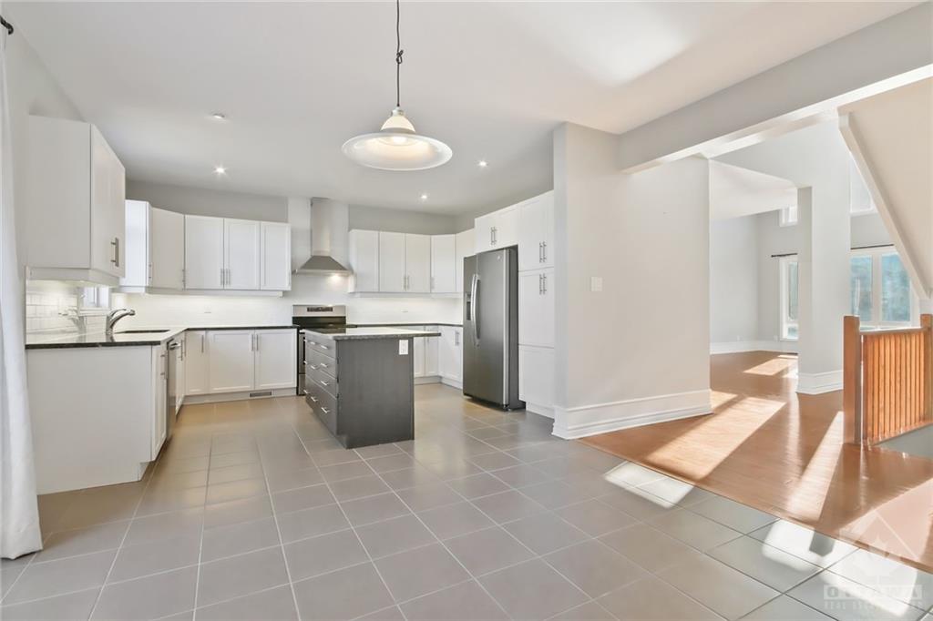 943 WILDCARROT Crescent