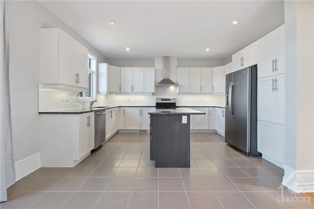 943 WILDCARROT Crescent