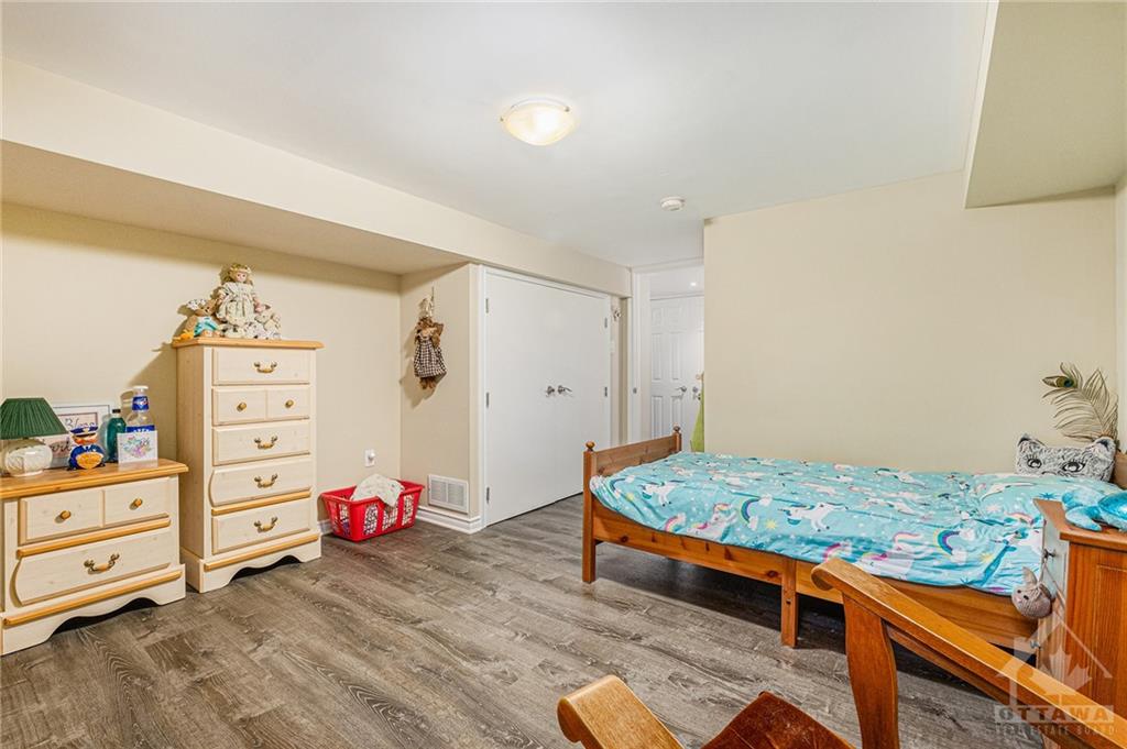 304 OXFORD Street E
