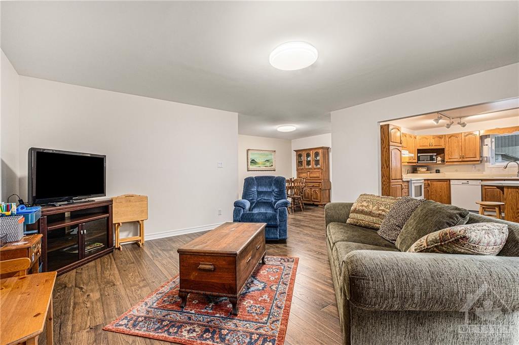 304 OXFORD Street E