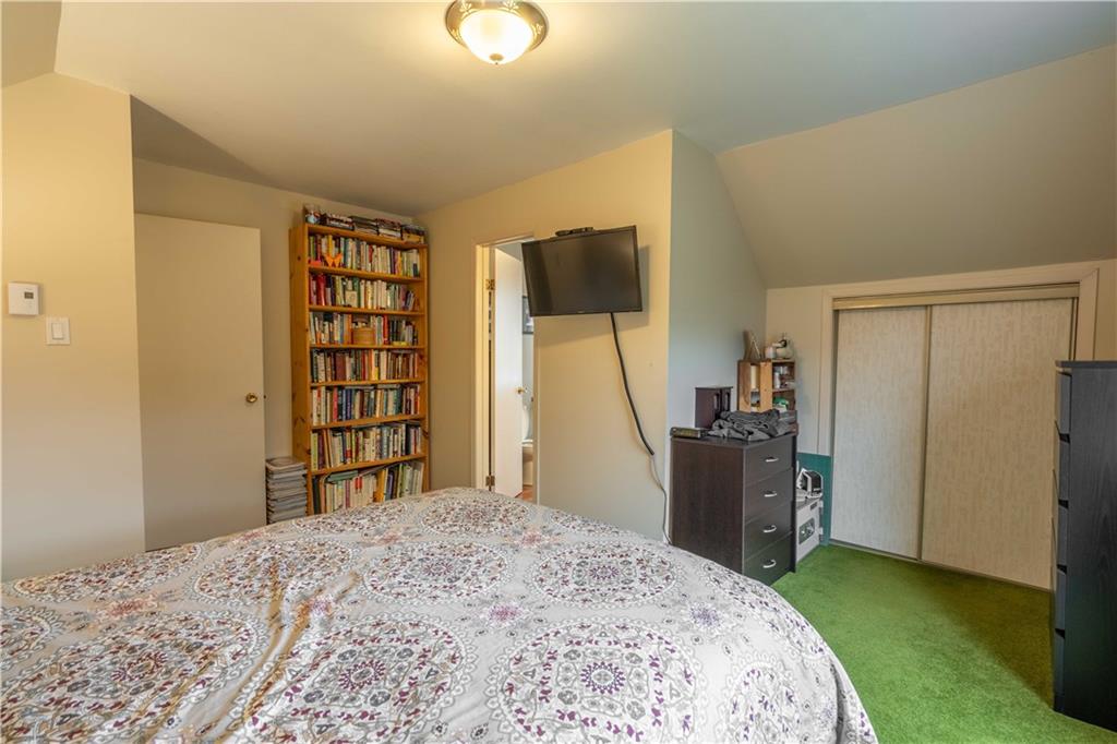 2 SAUNDERS Avenue