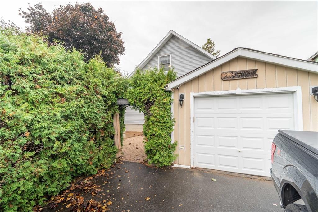 2 SAUNDERS Avenue