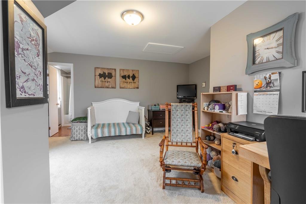 2 SAUNDERS Avenue