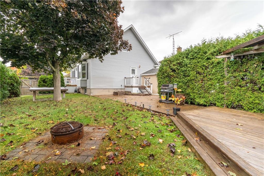 2 SAUNDERS Avenue