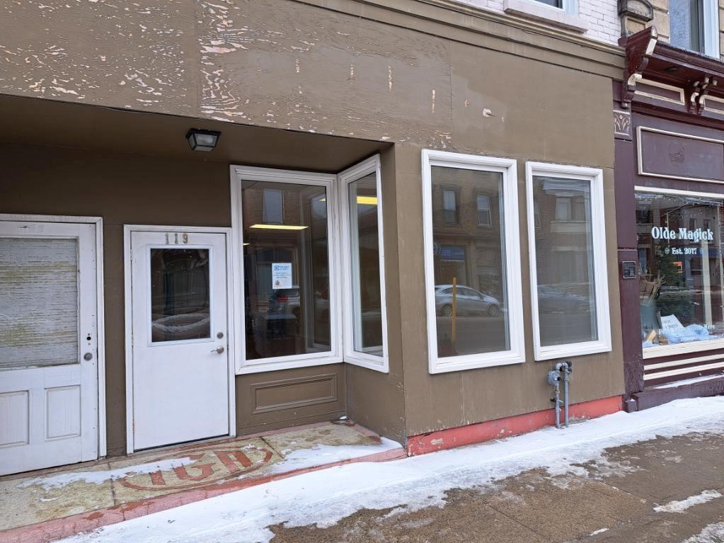 119 KING Street W