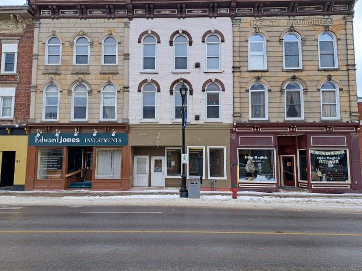 119 KING Street W