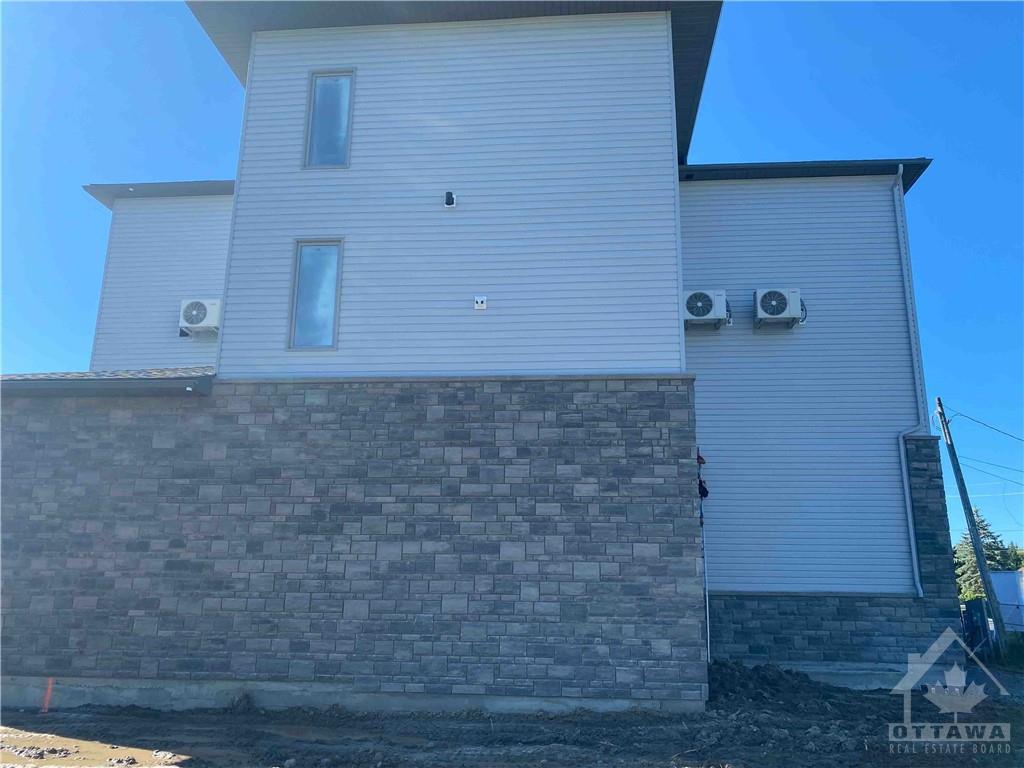 979 NORTH RUSSELL Road, #02