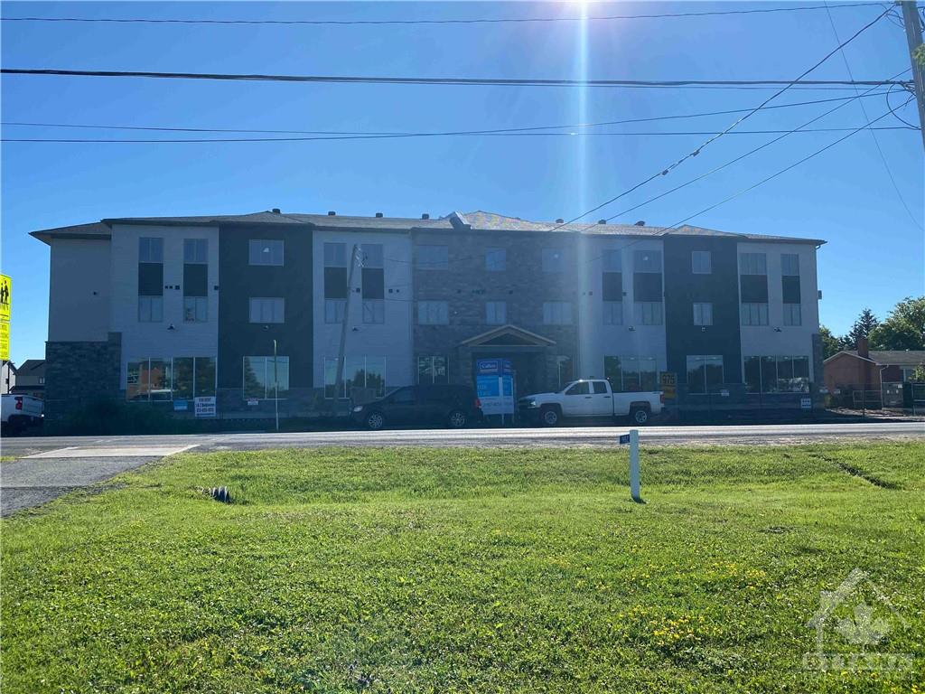 979 NORTH RUSSELL Road, #02