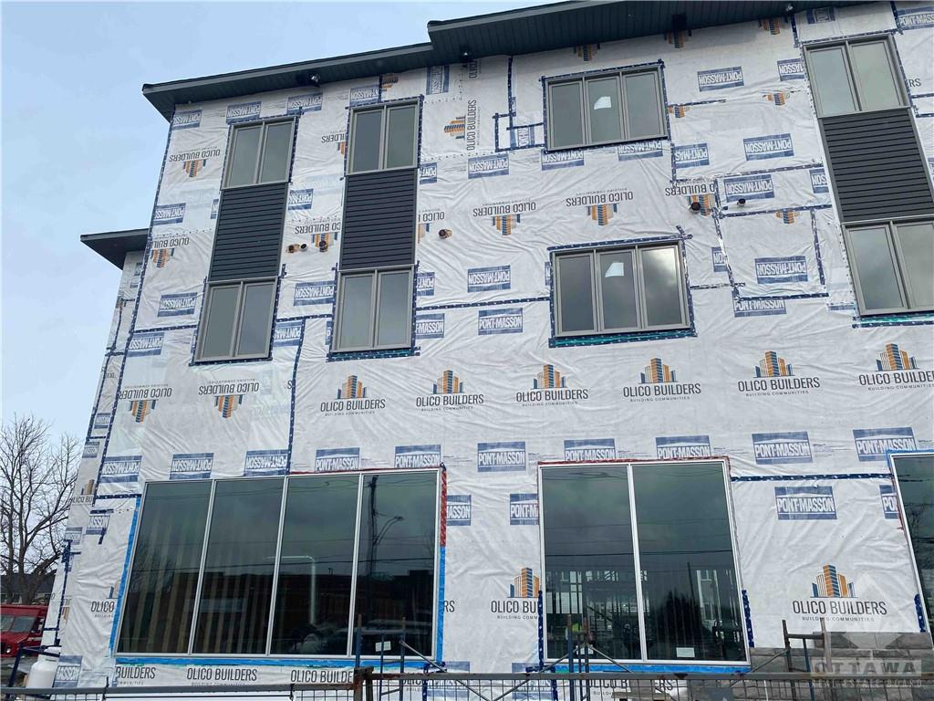 979 NORTH RUSSELL Road, #01