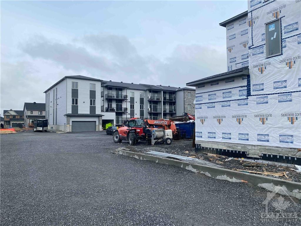 979 NORTH RUSSELL Road, #03