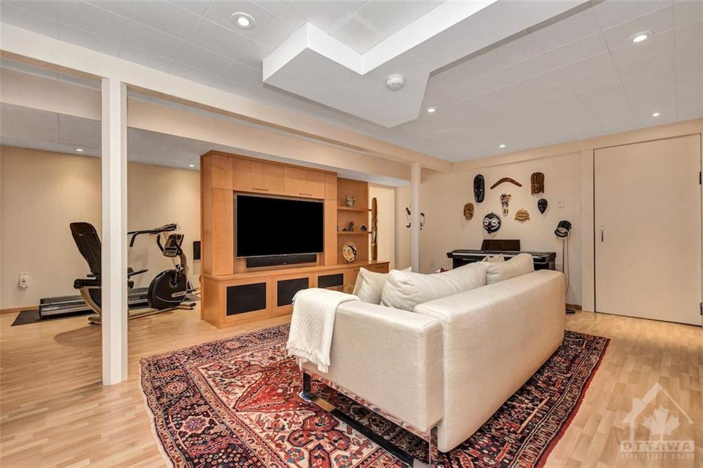 1354 FONTENAY Crescent
