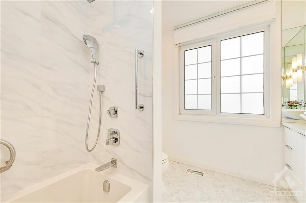 1354 FONTENAY Crescent