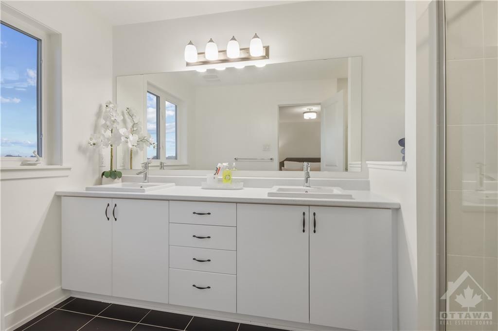 822 WOOLER Place