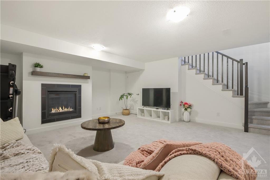 822 WOOLER Place
