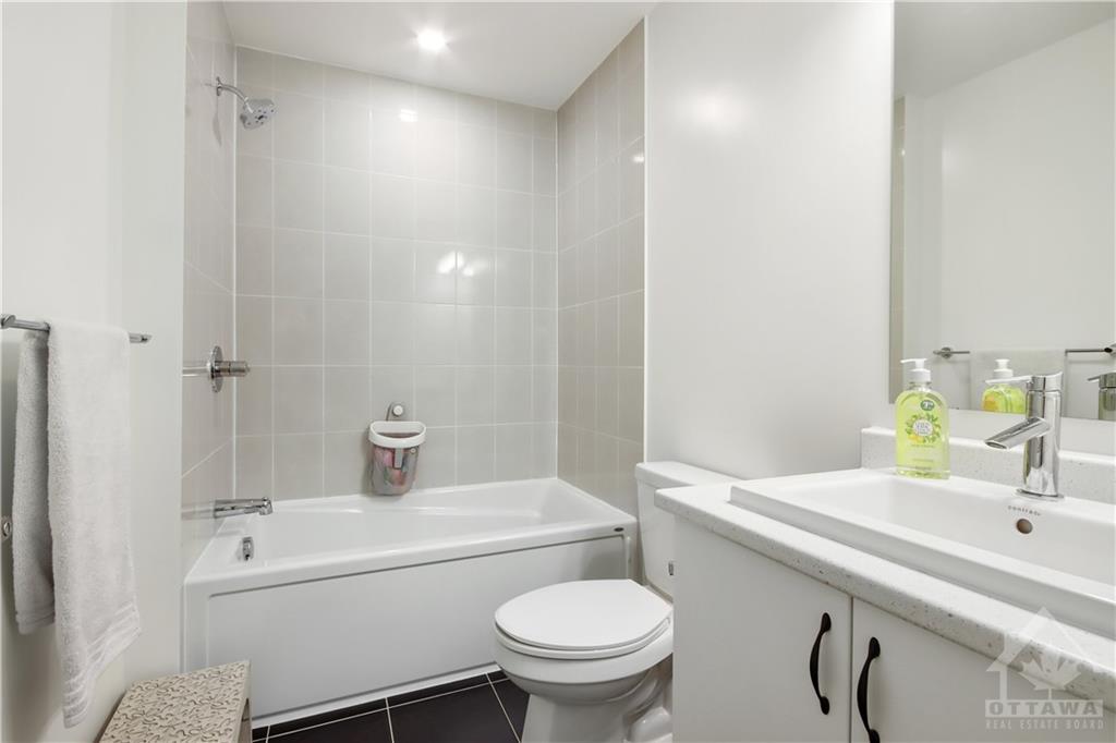 822 WOOLER Place