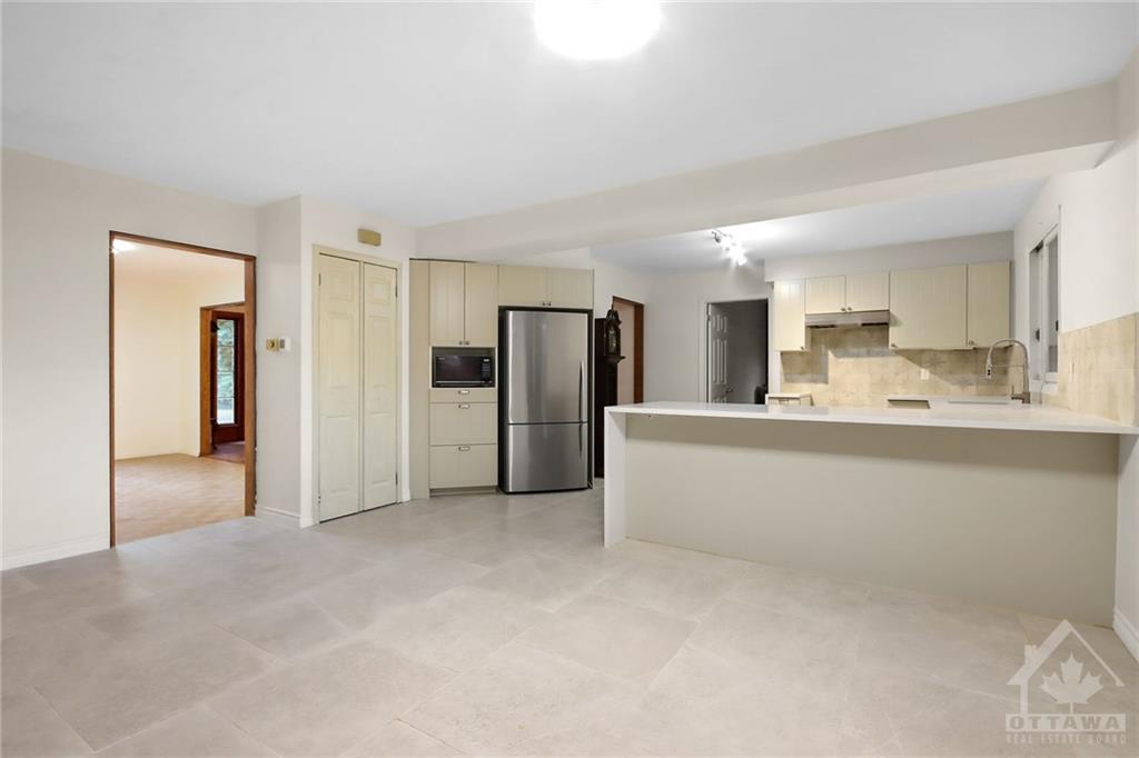 2002 HOLLYBROOK Crescent