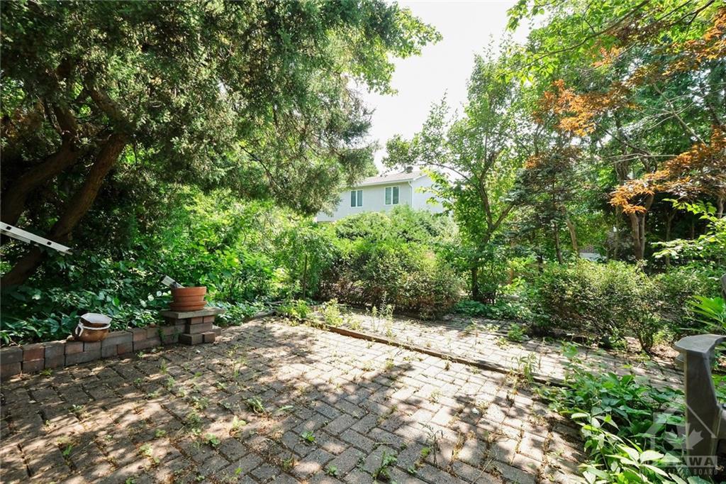 2002 HOLLYBROOK Crescent