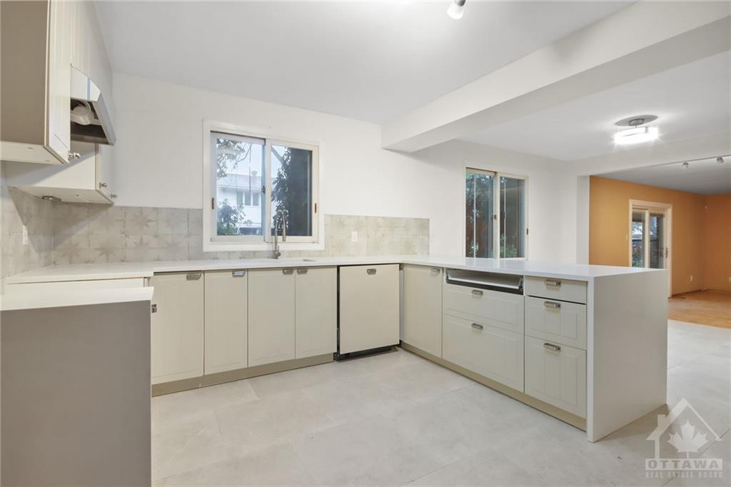 2002 HOLLYBROOK Crescent