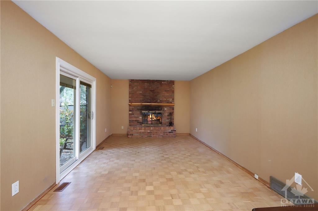 2002 HOLLYBROOK Crescent