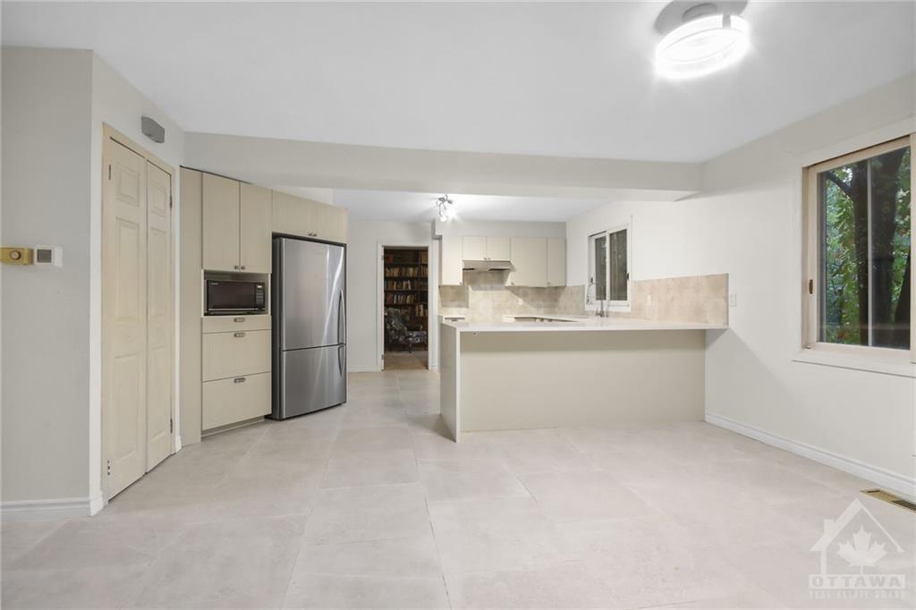 2002 HOLLYBROOK Crescent