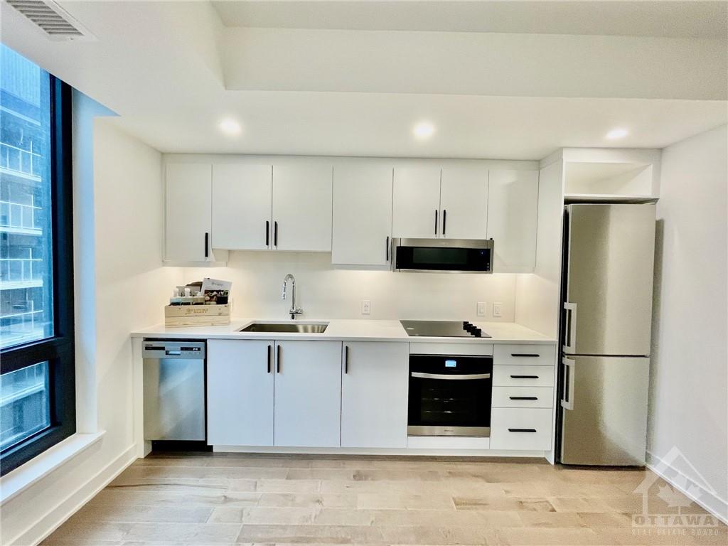 340 QUEEN Street, #708