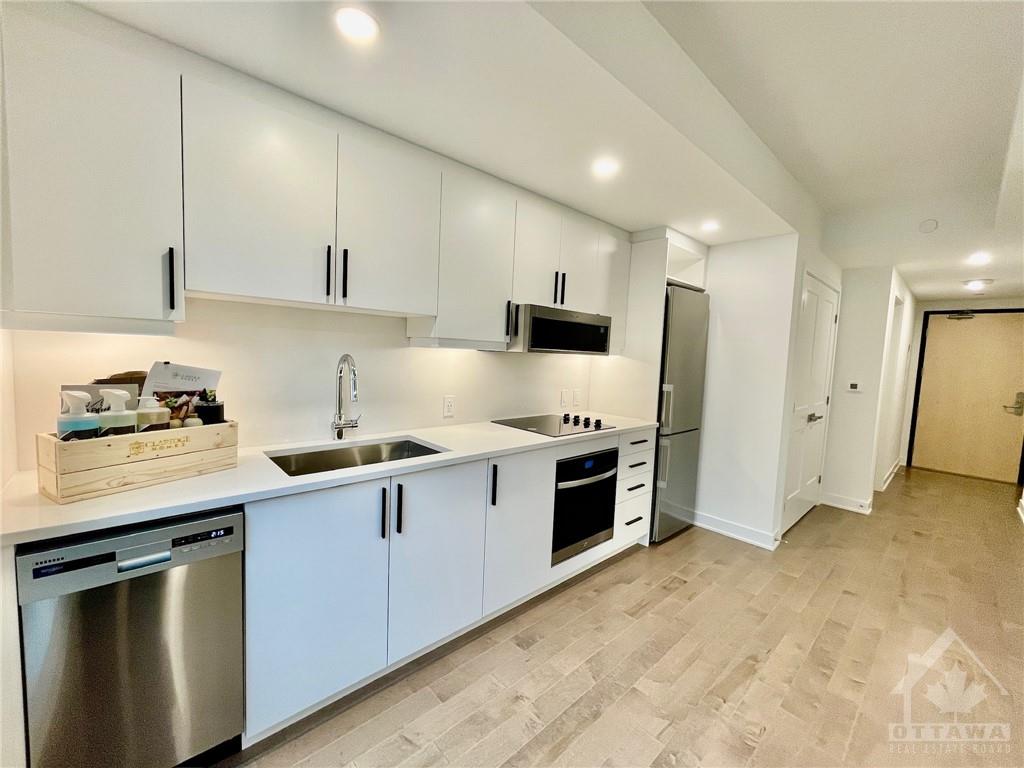 340 QUEEN Street, #708