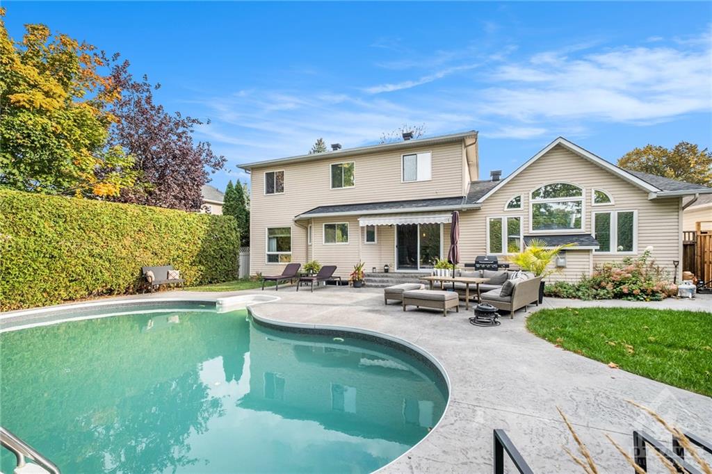 12 HERITAGE GROVE Crescent