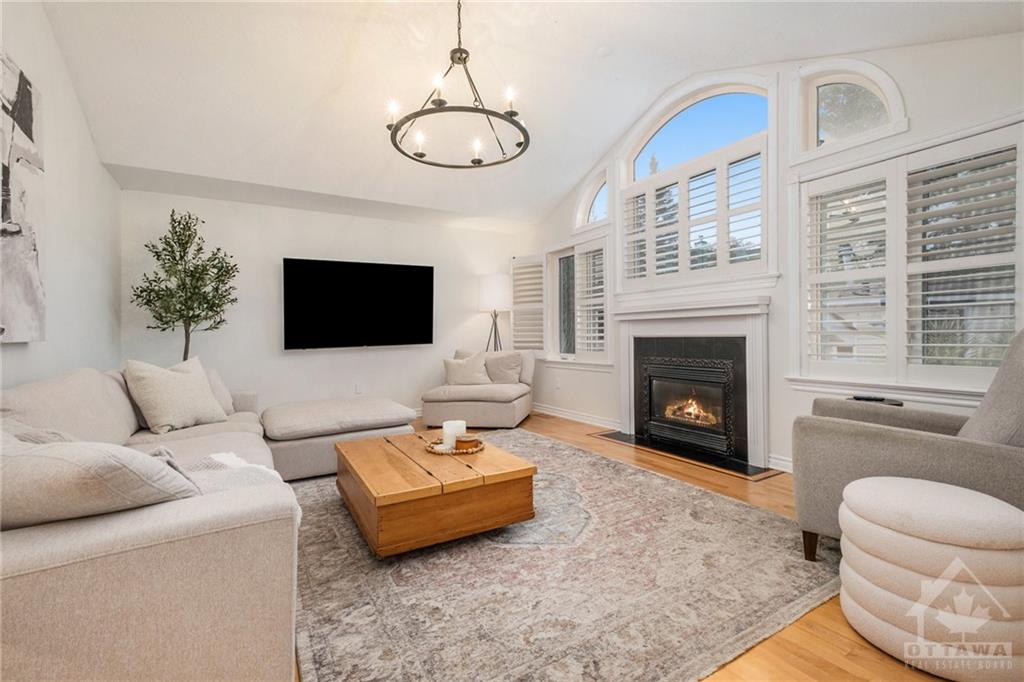12 HERITAGE GROVE Crescent