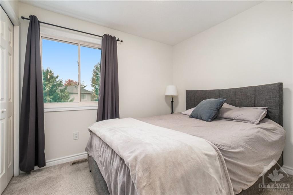 12 HERITAGE GROVE Crescent