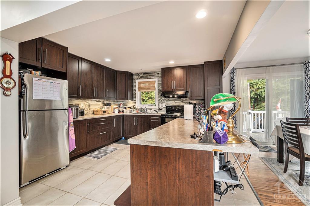 30 FRINGEWOOD Drive